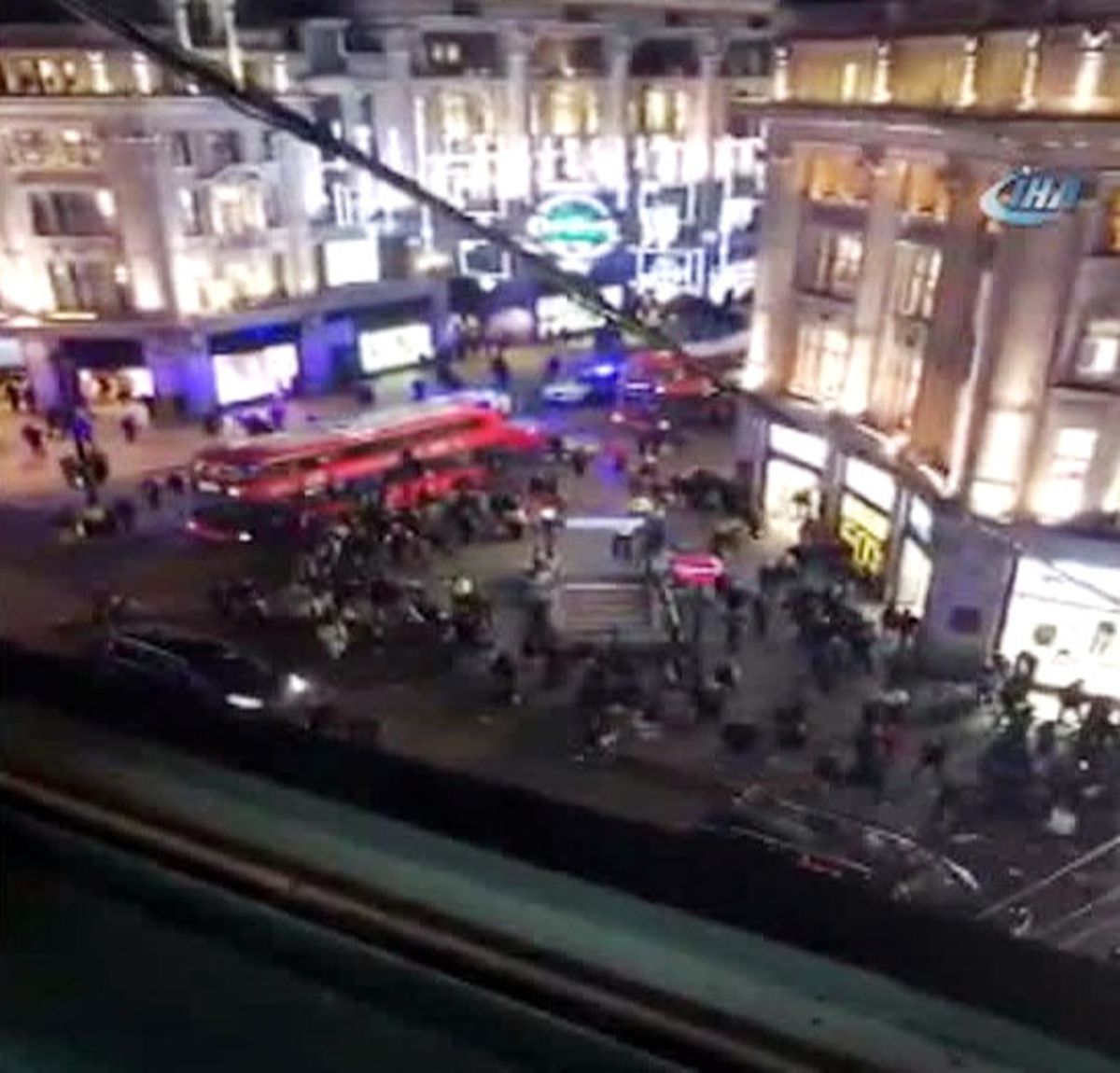 Londra\'da Metro İstasyonunda Silah Sesleri