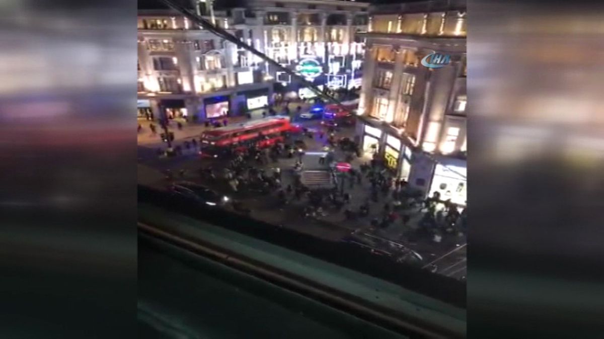 Londra\'da Metro İstasyonunda Silah Sesleri