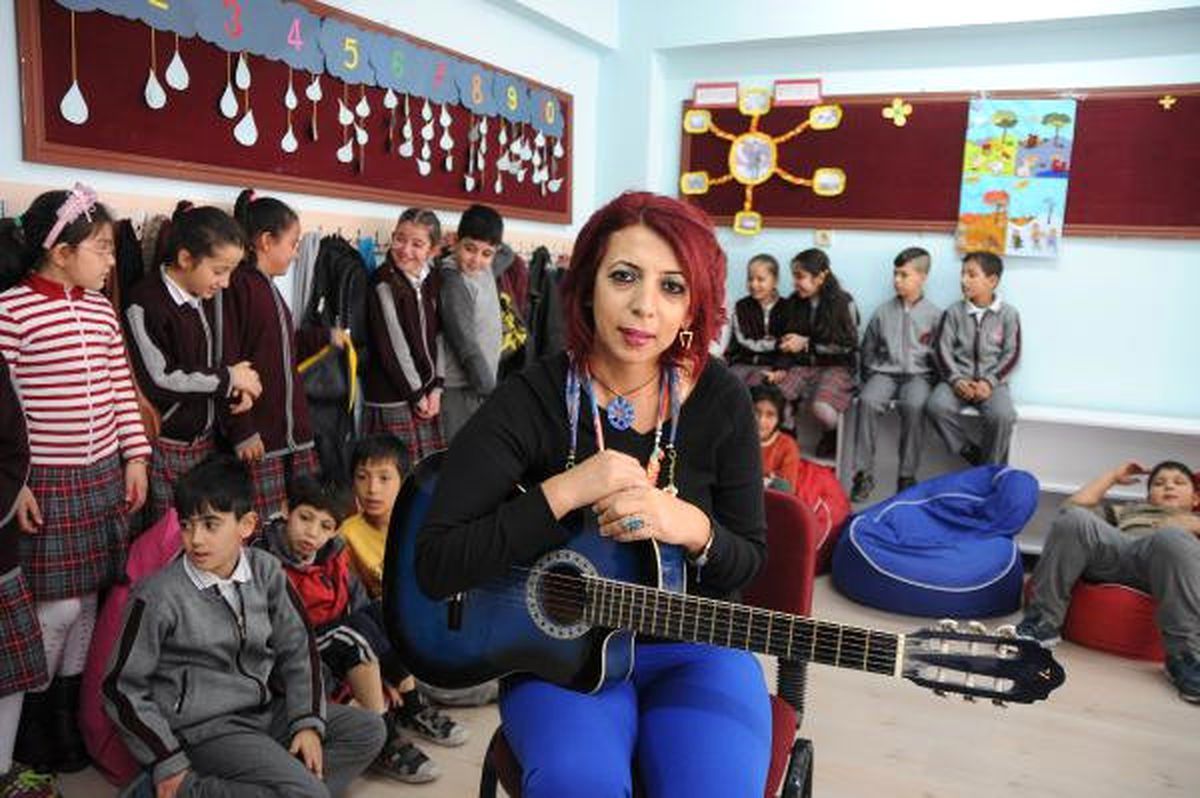 Matematiği, Bestelediği Şarkılarla Öğretiyor