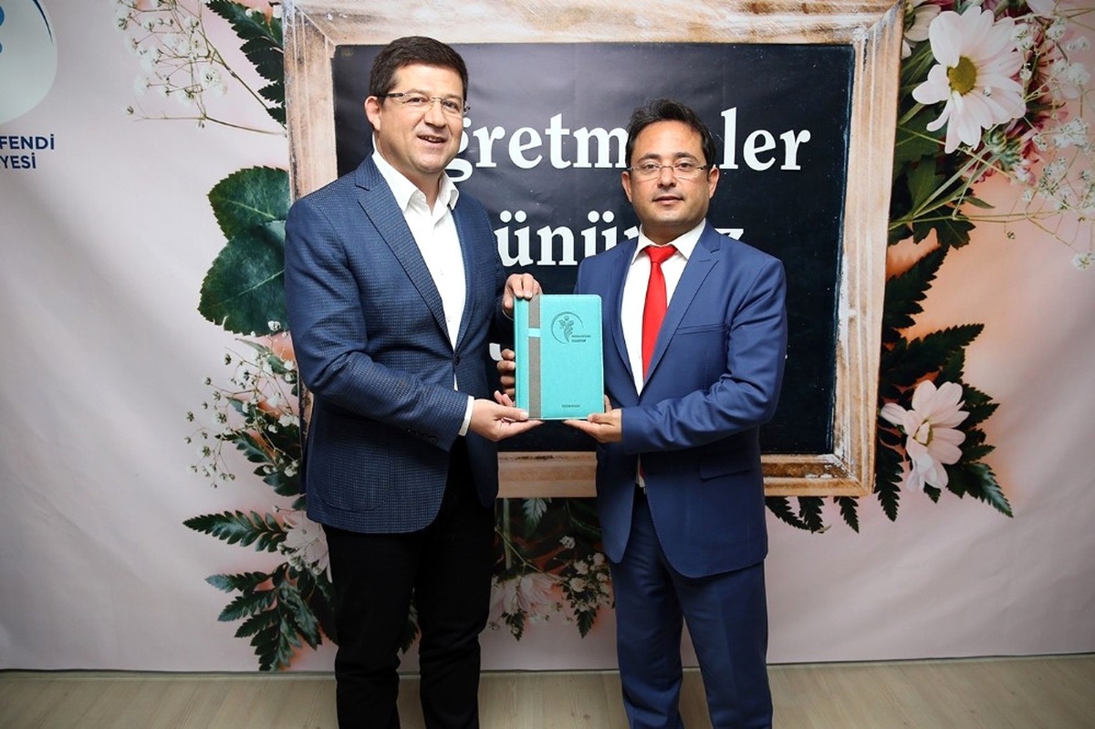 Merkezefendi Belediyesinden Öğretmenlere Karanfil