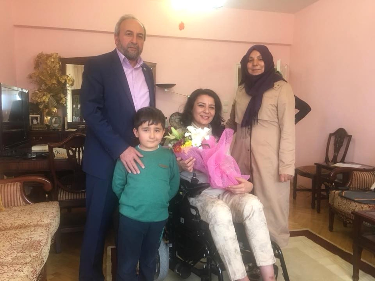 Ms Hastası Sınıf Öğretmenine Öğretmenler Günü\'nde Vefa Ziyareti