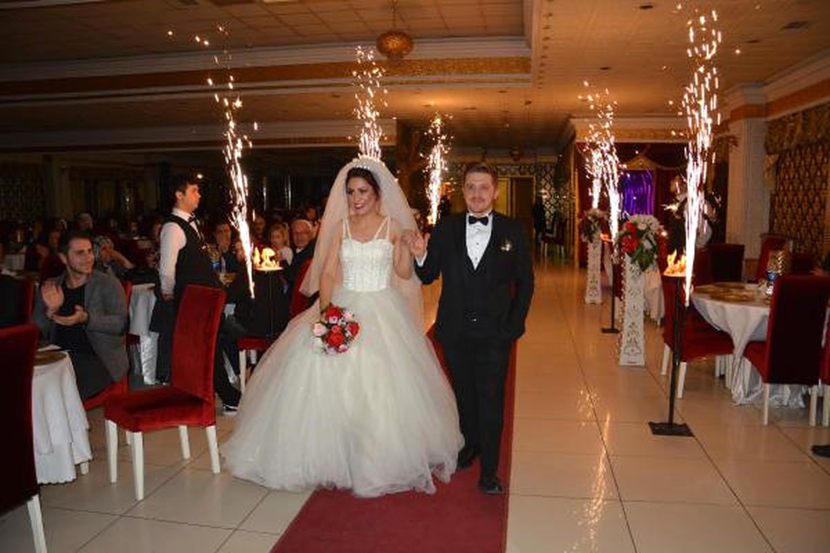 Öğretmen Çift, \'Öğretmenler Günü\'nde Hayatlarını Birleştirdi