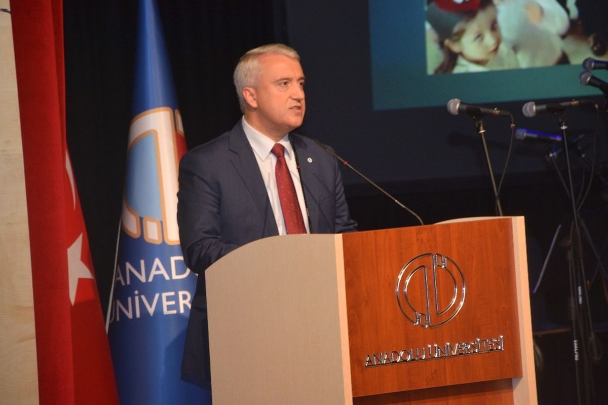 Öğretmenler Günü Anadolu Üniversitesi\'nde de Coşkuyla Kutlandı