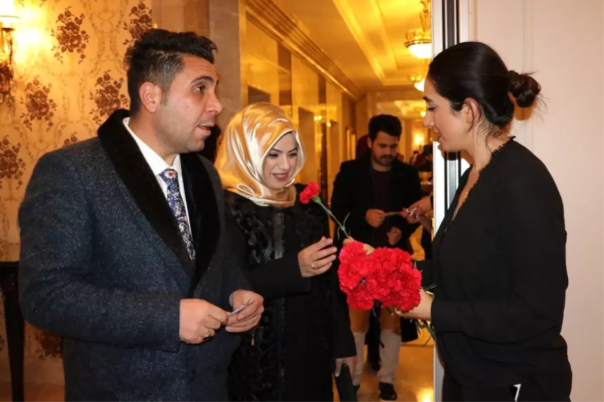 Öğretmenler Murat Başaran\'ın Şarkılarıyla Eğlendi