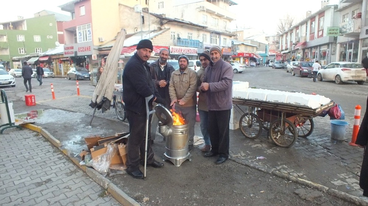 Kara Kış Seyyar Satıcıları Vurdu
