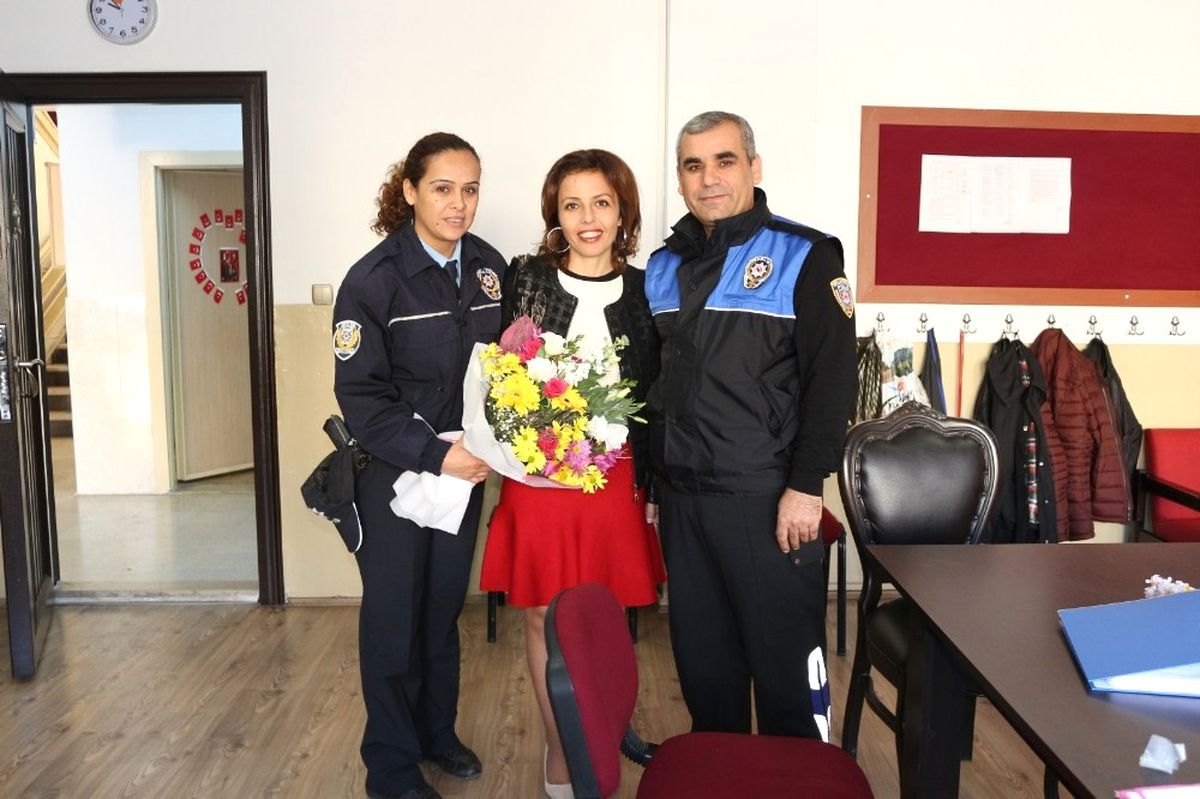 Polisler, Şehit Eşi Öğretmeni Unutmadı