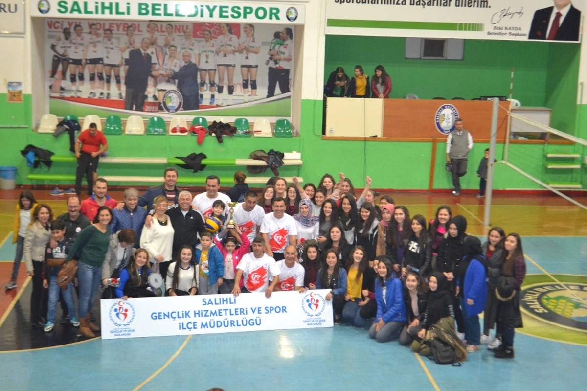 Salihli\'de \'24 Kasım Voleybol Turnuvası\' Düzenlendi