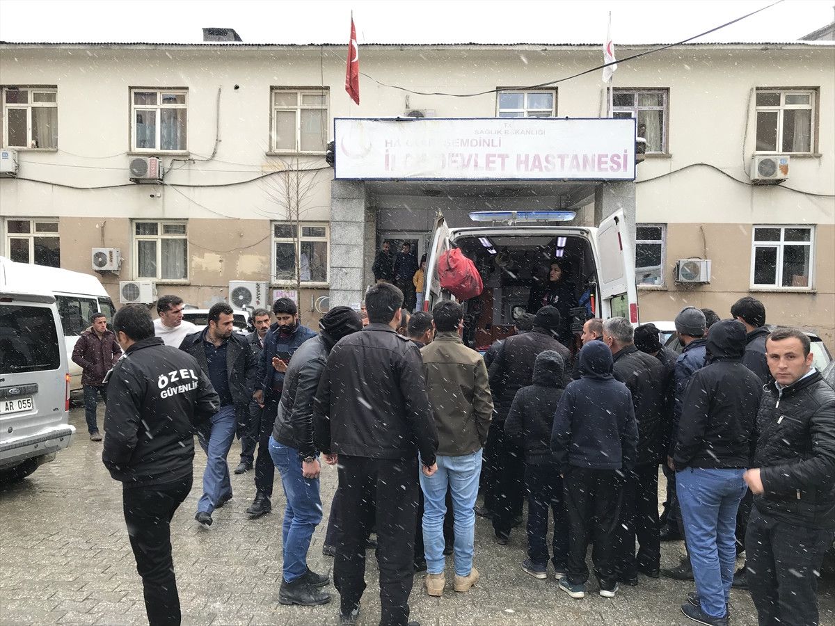 Şemdinli\'de Trafik Kazası: 2 Yaralı