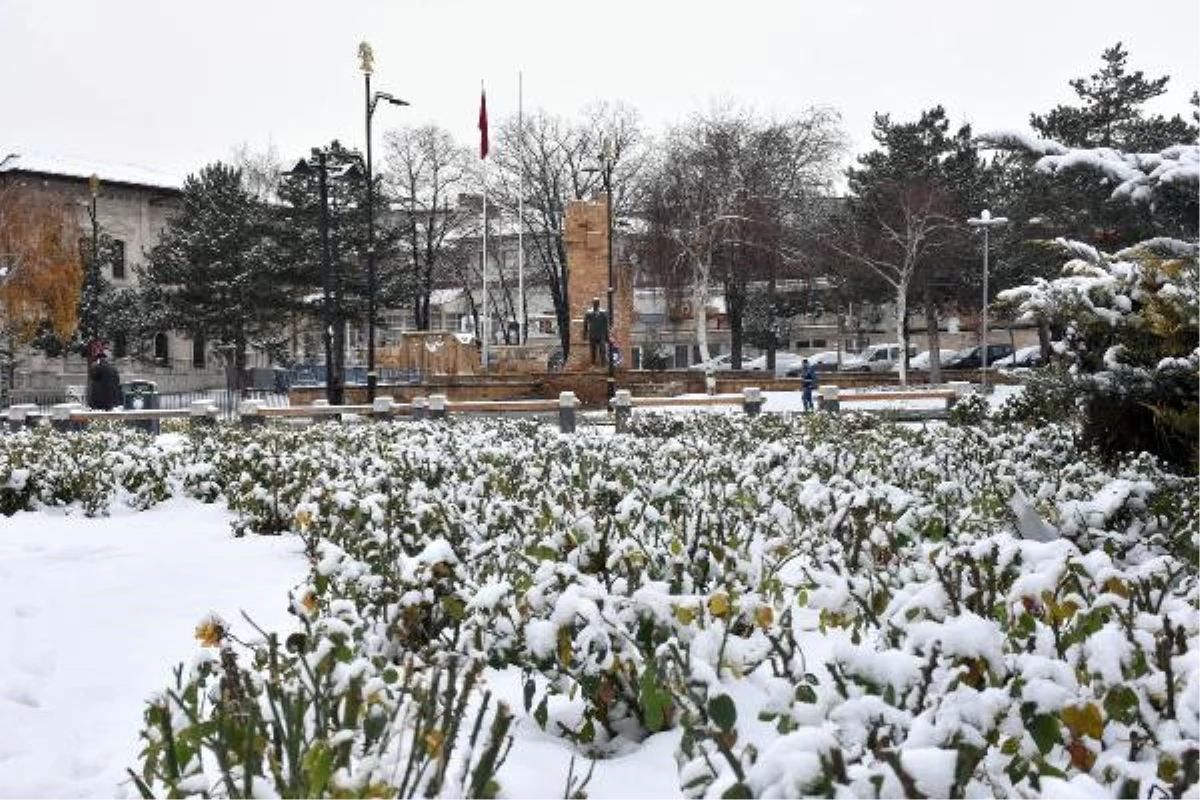 Sivas\'ta 39 Köy Yolu Kardan Kapandı