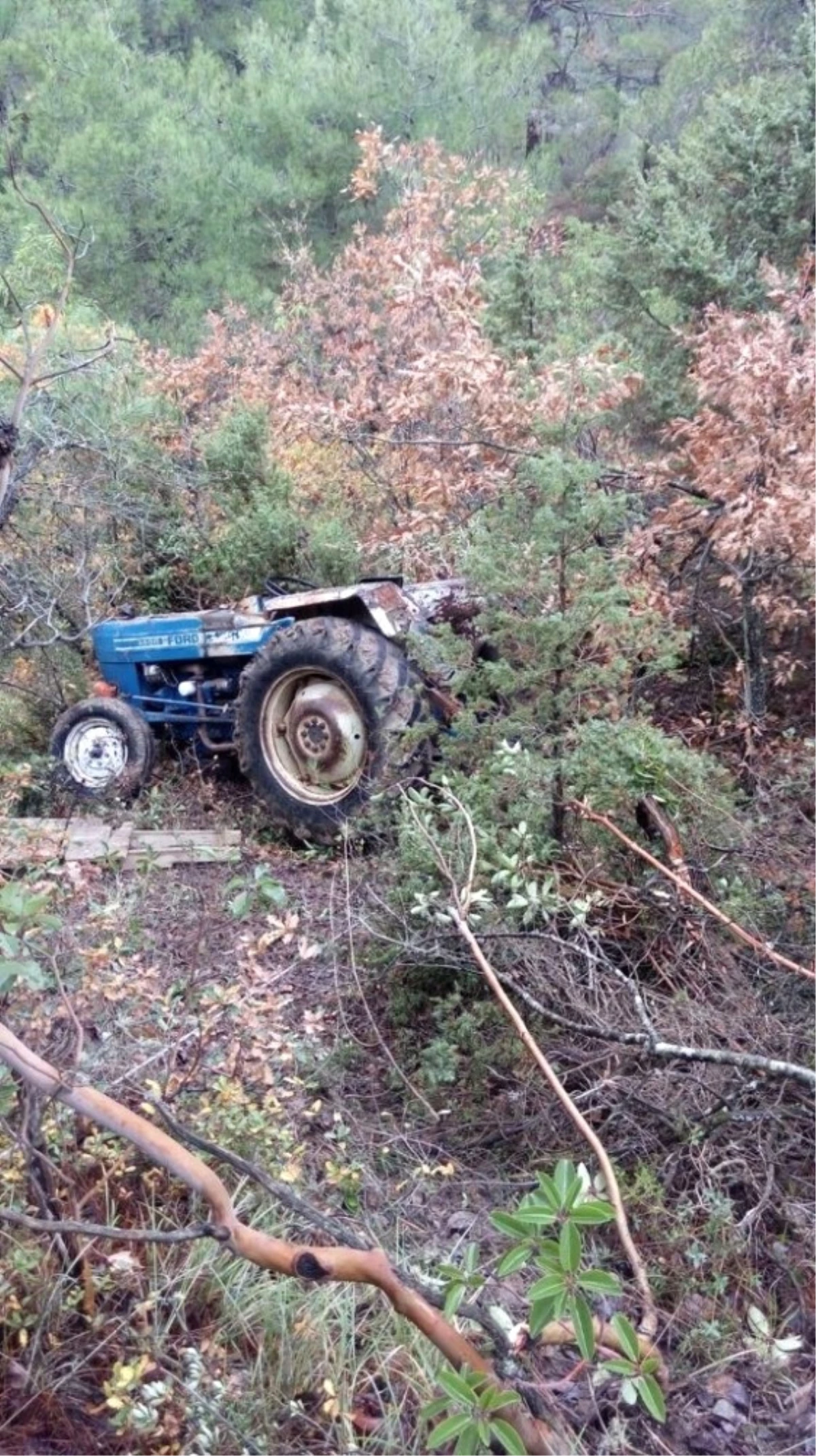 Takla Atan Traktörün Sürücüsü Yaralandı