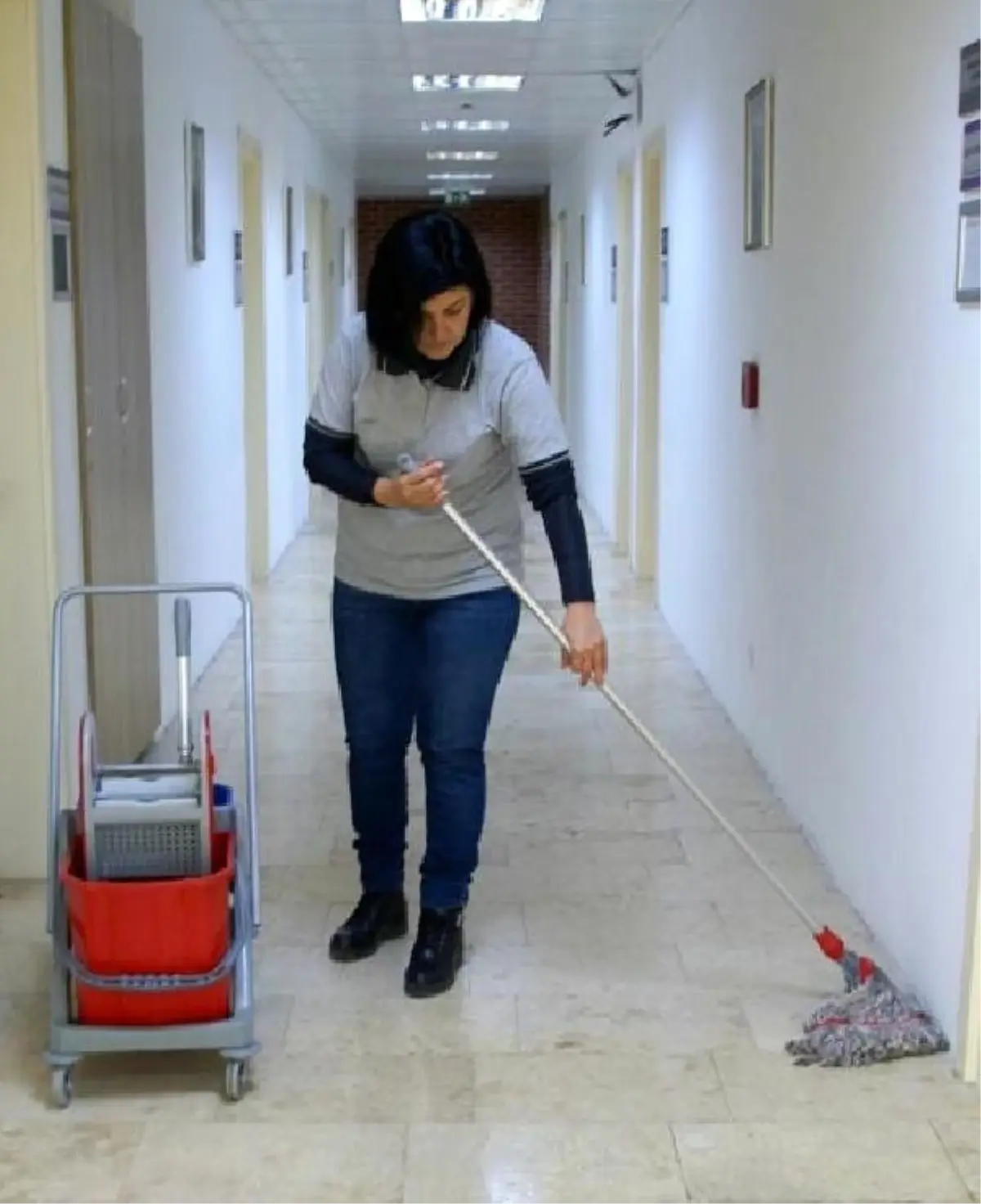 Temiz İşçisi Olduğu Üniversitenin Müzik Bölümünden Mezun Oldu