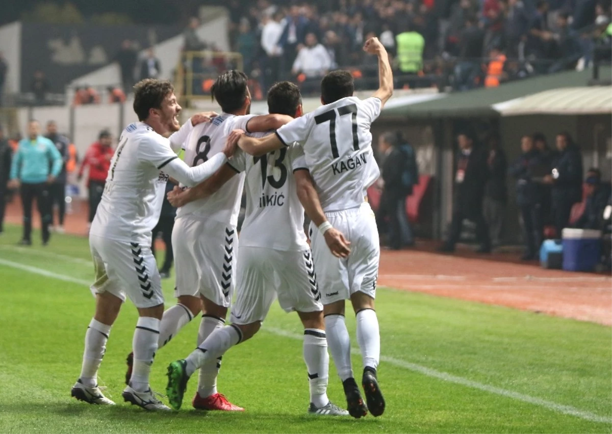 Manisaspor Sahasında Adana Demirspor\'u 2-1 Mağlup Etti