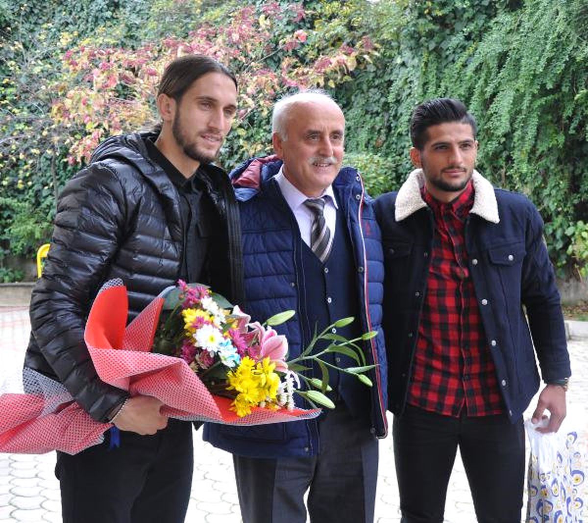 Trabzonsporlu Yusuf ve Abdurrahim\'den Öğretmenler Günü Ziyareti