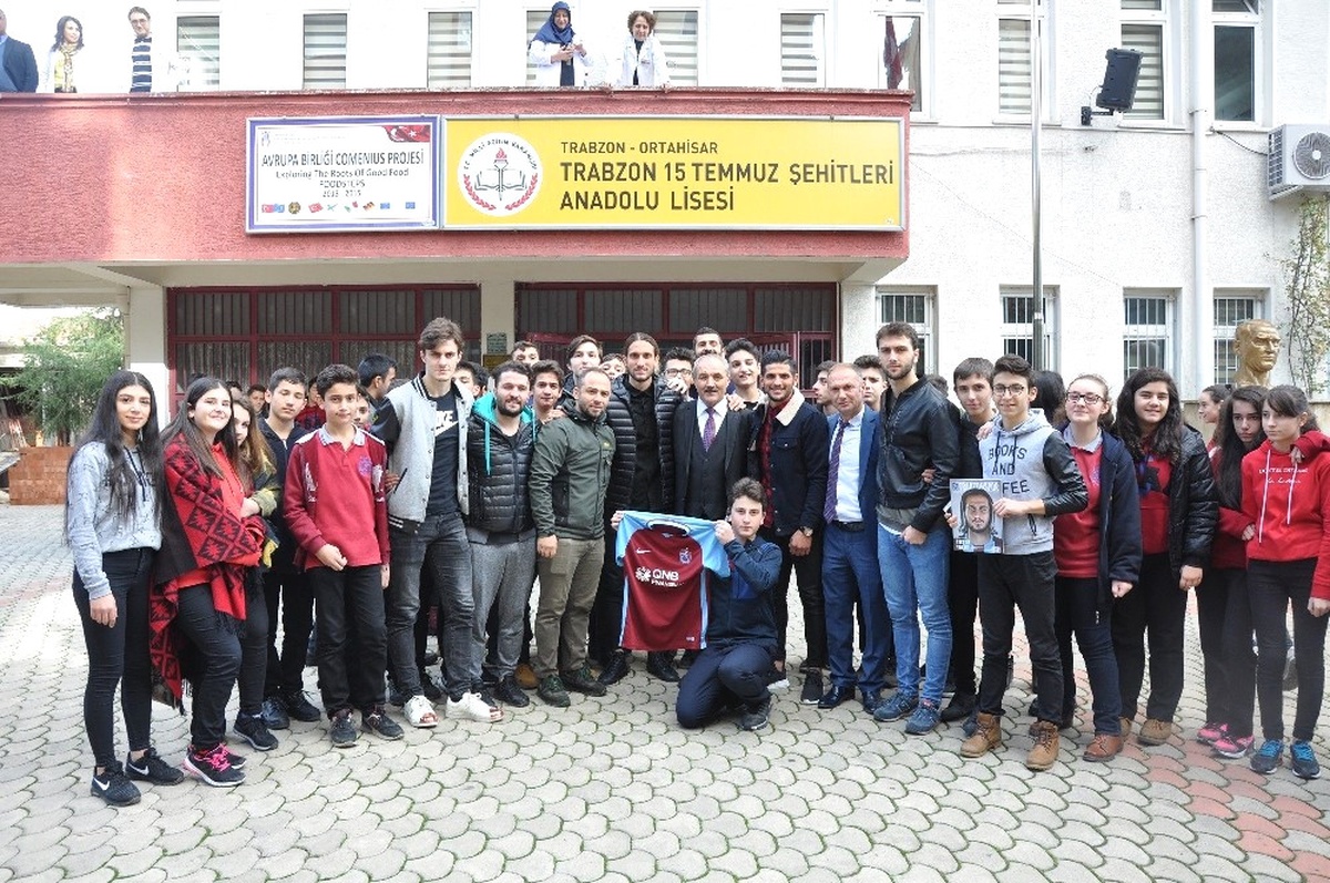 Trabzonsporlu Yusuf Yazıcı ve Abdurrahim Dursun\'dan Anlamlı Ziyaret
