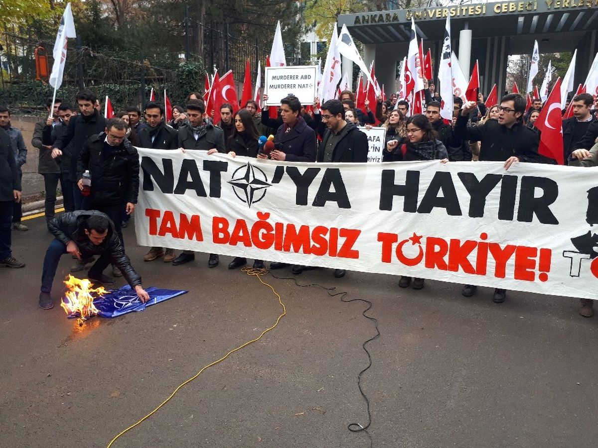 Üniversite Öğrencilerden NATO Eylemi