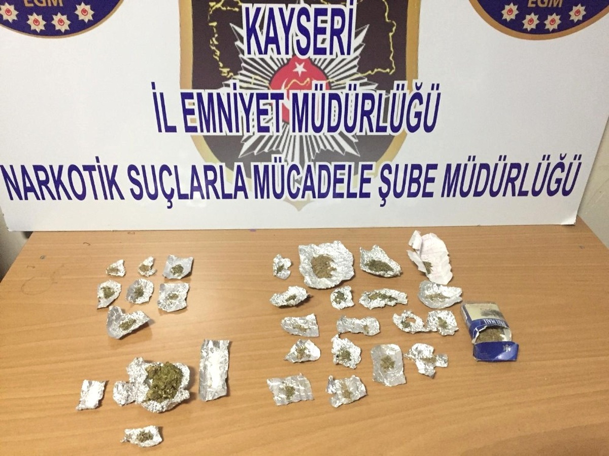 Uyuşturucu Tacirlerine Operasyon: 4 Gözaltı