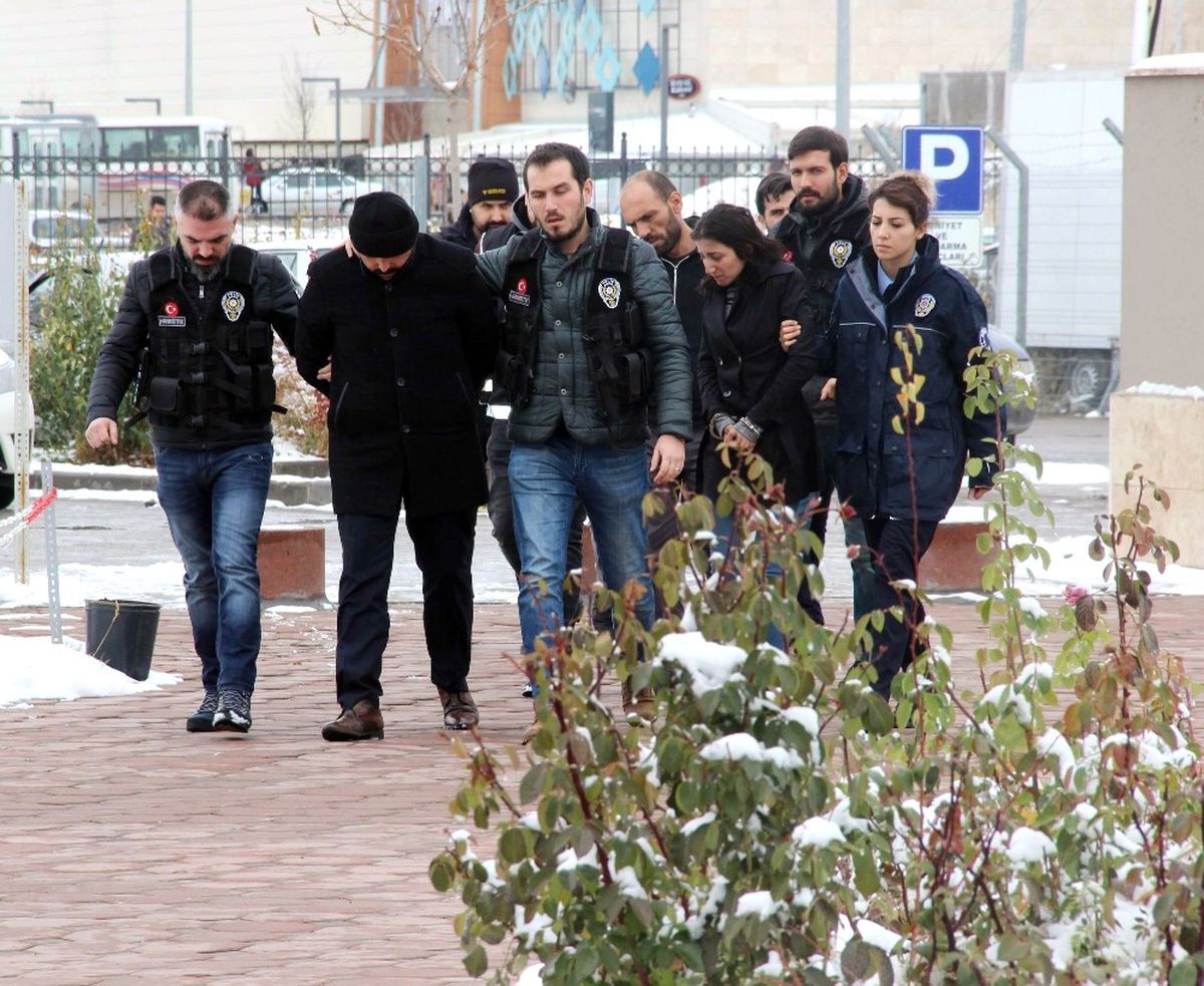Uyuşturucu Ticareti Yapan Zanlılar Kaçarken Yakalandılar