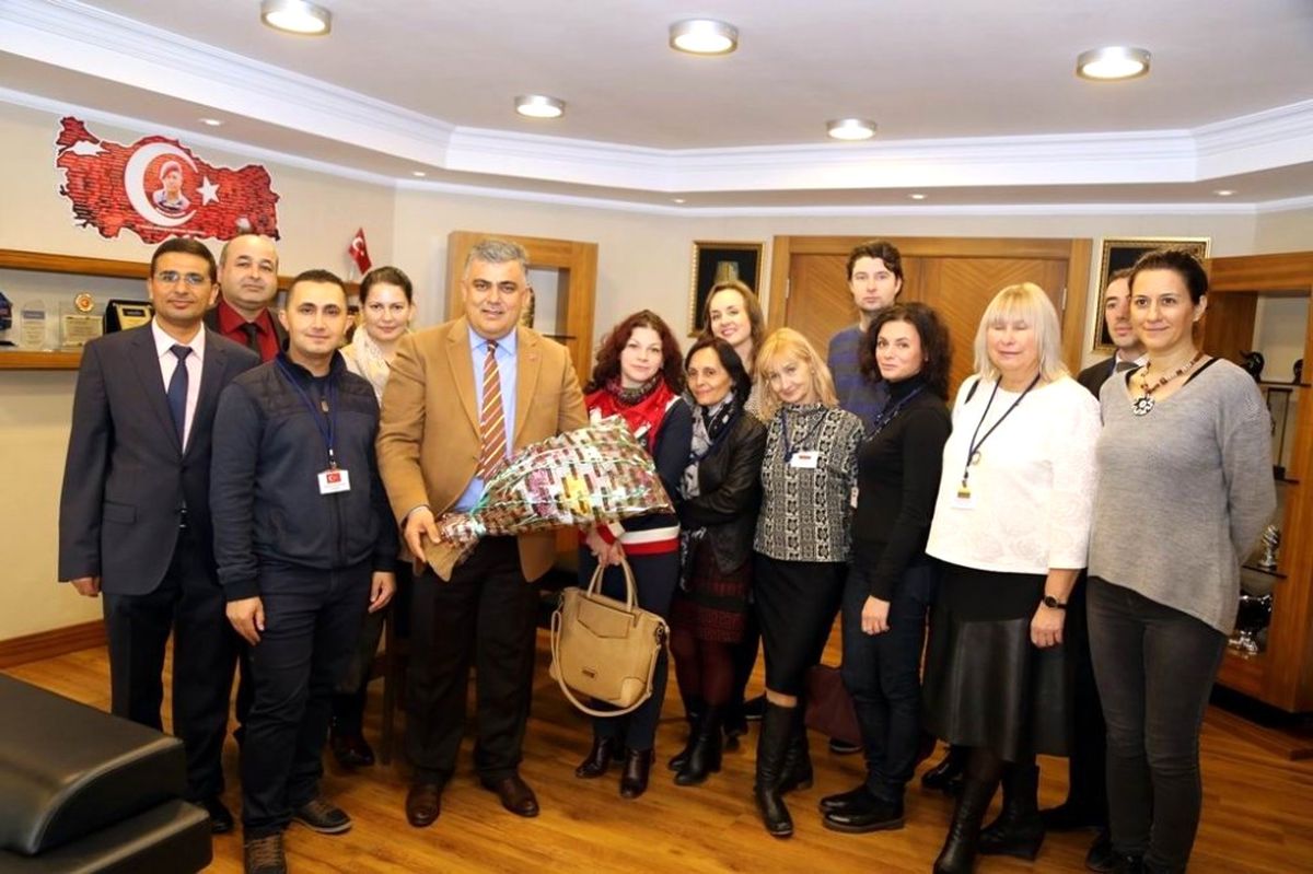 Yabancı Öğretmenler Başkan Özgüven\'e Ziyaret