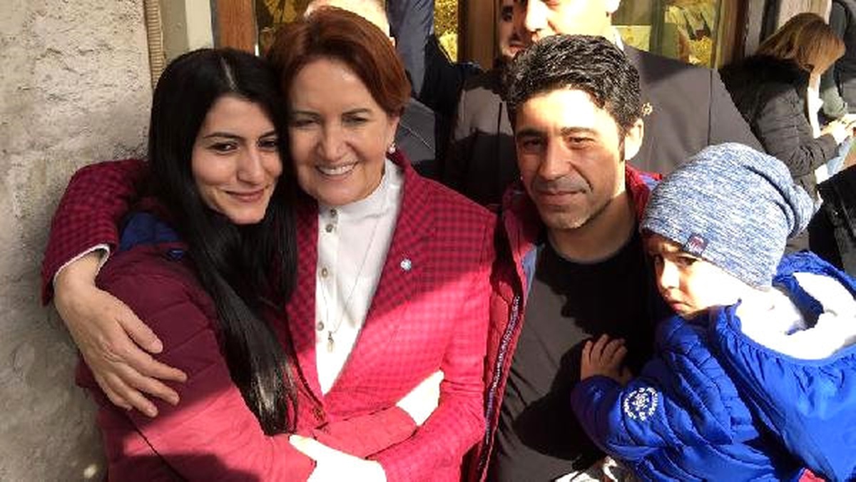 Akşener, Mardin\'de Tespih ve Gümüş Küpe Satın Aldı