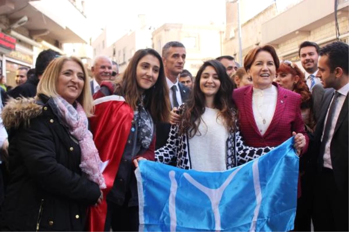 Akşener, Mardin\'de Tespih ve Gümüş Küpe Satın Aldı (2)