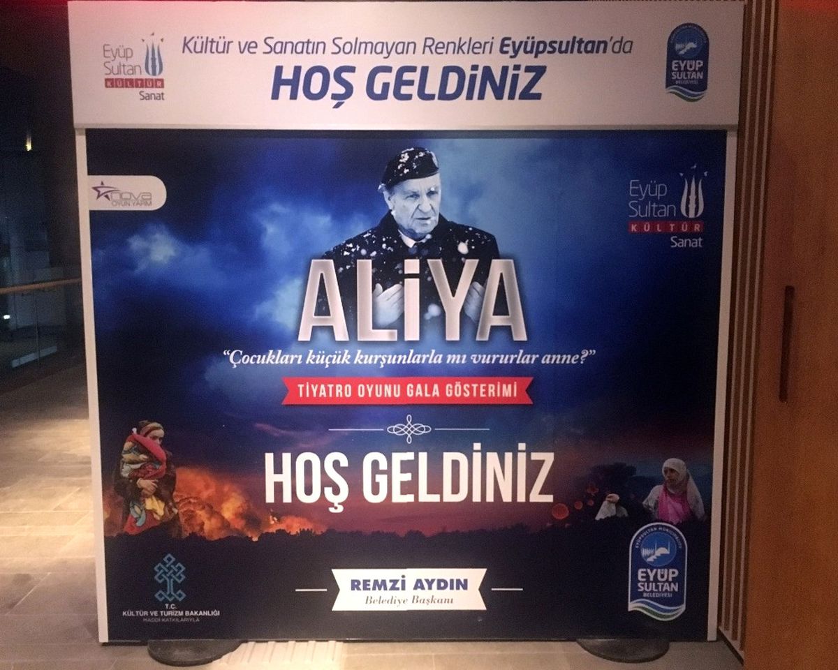 Aliya İzzetbegoviç\'in Hayat Hikayesini Anlatan \'Aliya\' Oyununa Yoğun İlgi