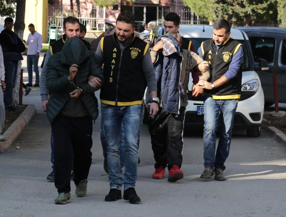Çaldıkları İçinde 20 Bin Liralık Altın Olan Kasayı Açamayınca Bahçeye Attılar