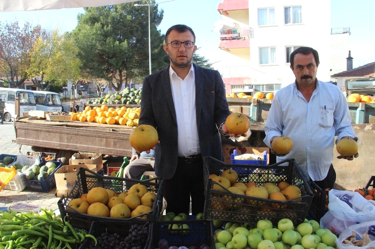 Çanakkale\'de Pazar Tezgahlarını Japon Armudu Süslüyor