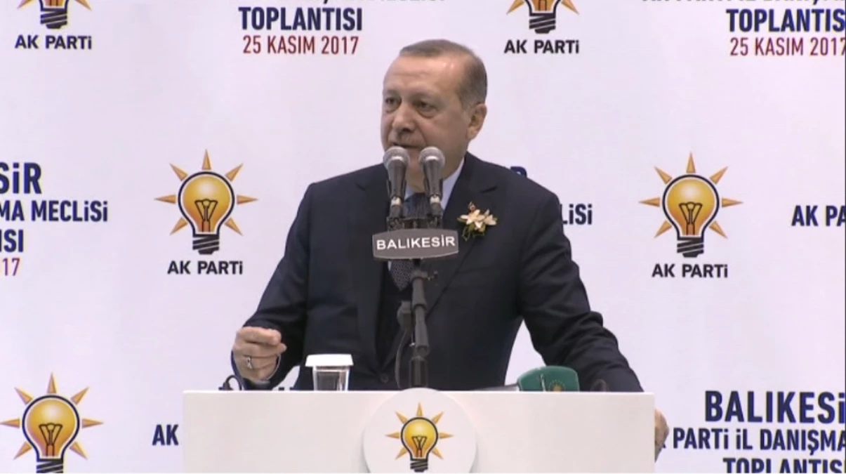 Erdoğan\'dan CHP\'ye Sandalye Tepkisi
