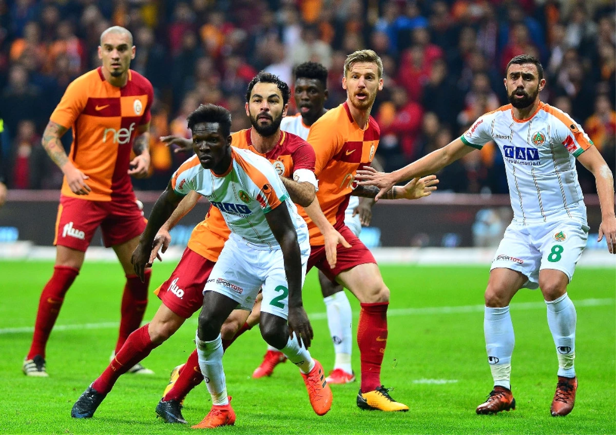 Galatasaray İlk Yarıyı Önde Geçti