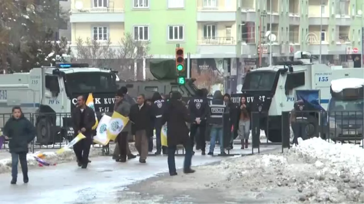 Hdp, Kadına Yönelik Şiddete Karşı Miting Düzenledi