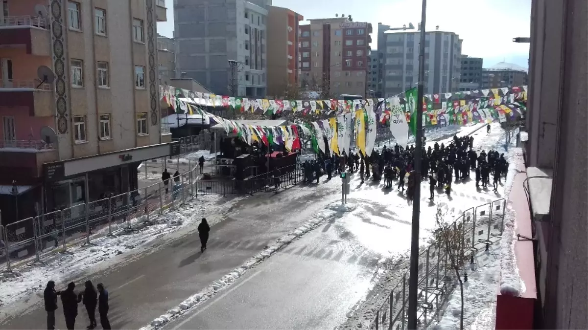 HDP\'nin Van Mitingine Katılan Olmadı, Kemalbay Boş Meydana Hitap Etti