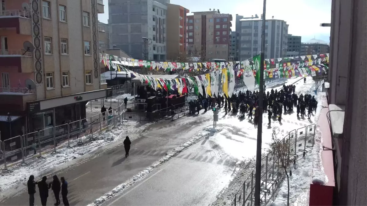 Hdp Mitinginde Meydan Boş Kaldı