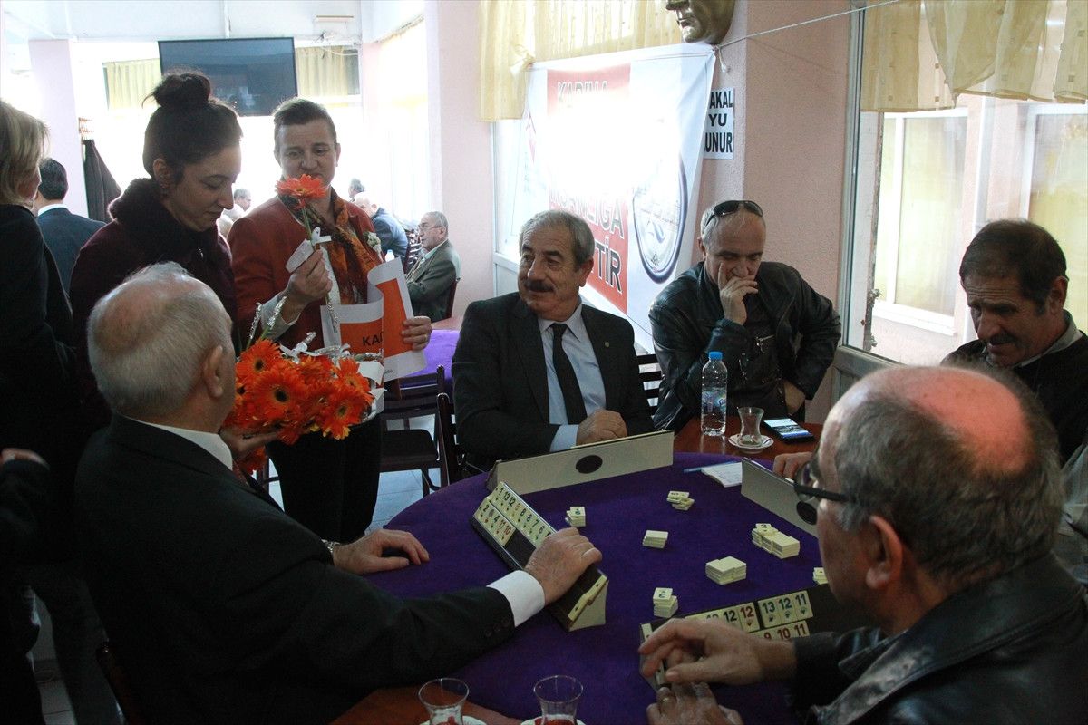 Kadınlardan Şiddete Karşı Çiçek