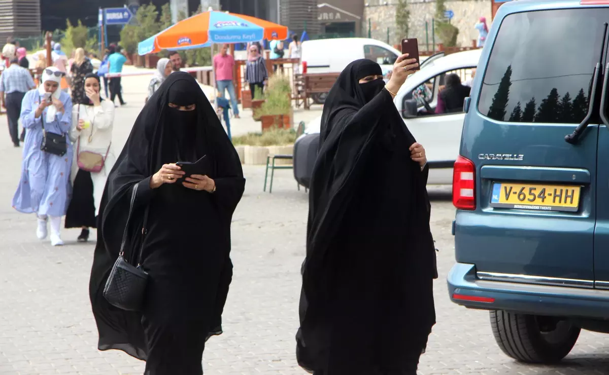 Karadeniz\'e Gelen Arap Turistler, Yıldırım Çarpması ve Yüksek Taksi Ücretlerinden Şikayetçi