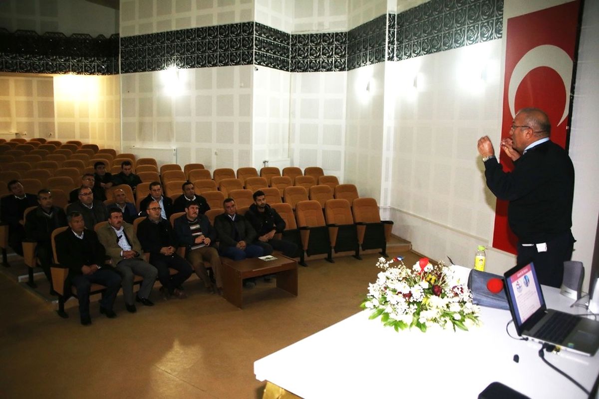 Karaman\'da Belediye Otobüs Şoförlerine Trafik Eğitimi