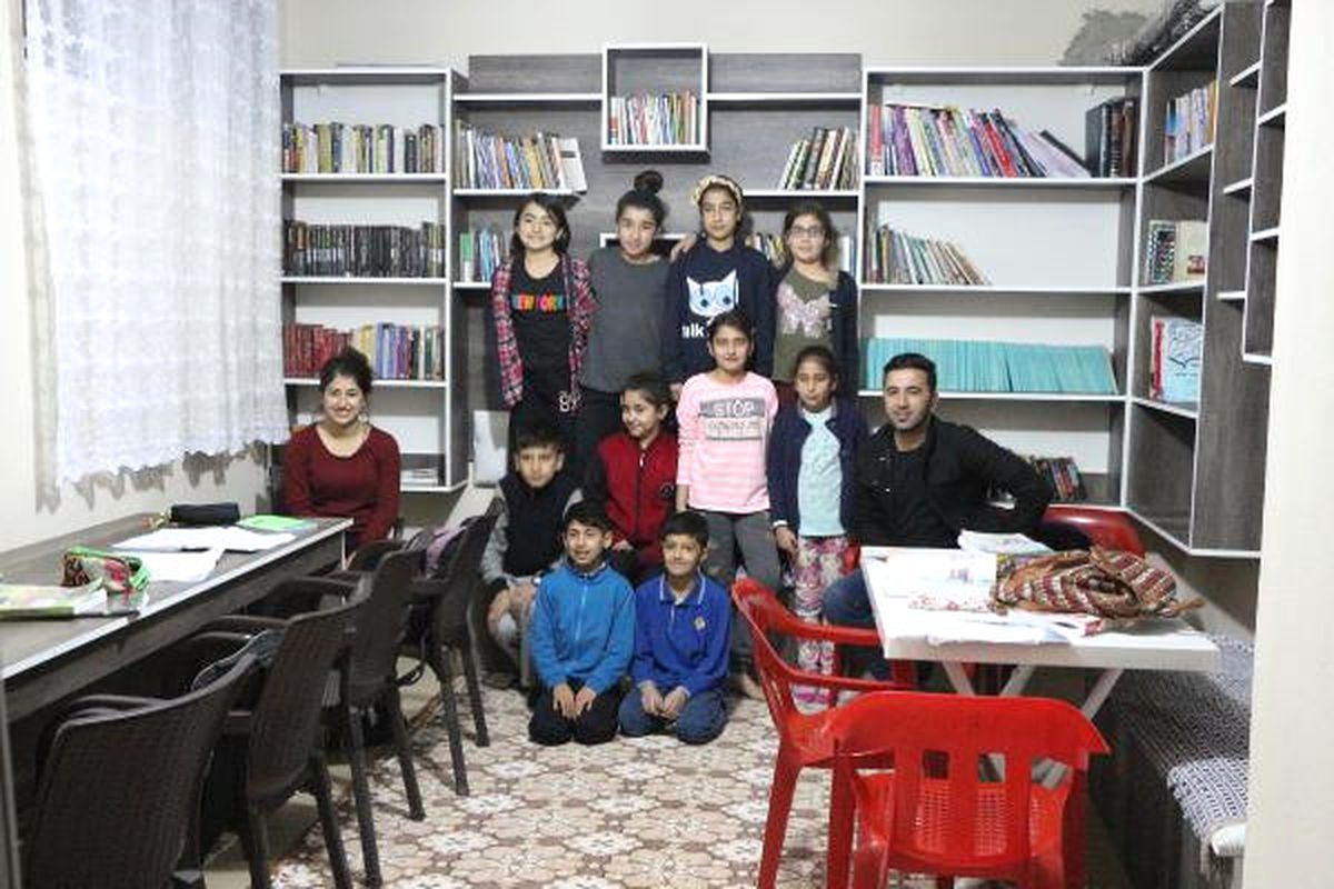 Kendi Okuyamadı, Çocuklar Okusun Diye Evini Kütüphaneye Çevirdi