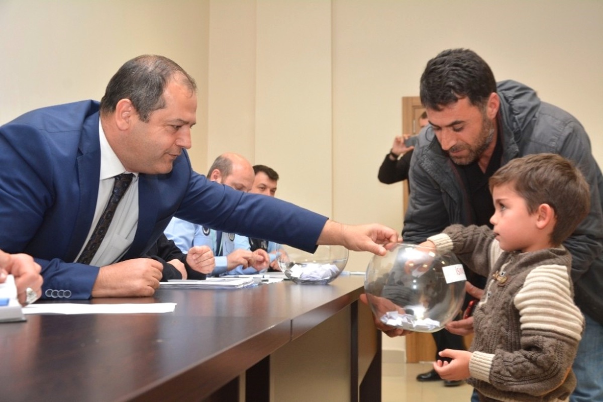 Körfez\'in Yeni Pazarı İçin Tezgah Yeri Kuraları Çekildi