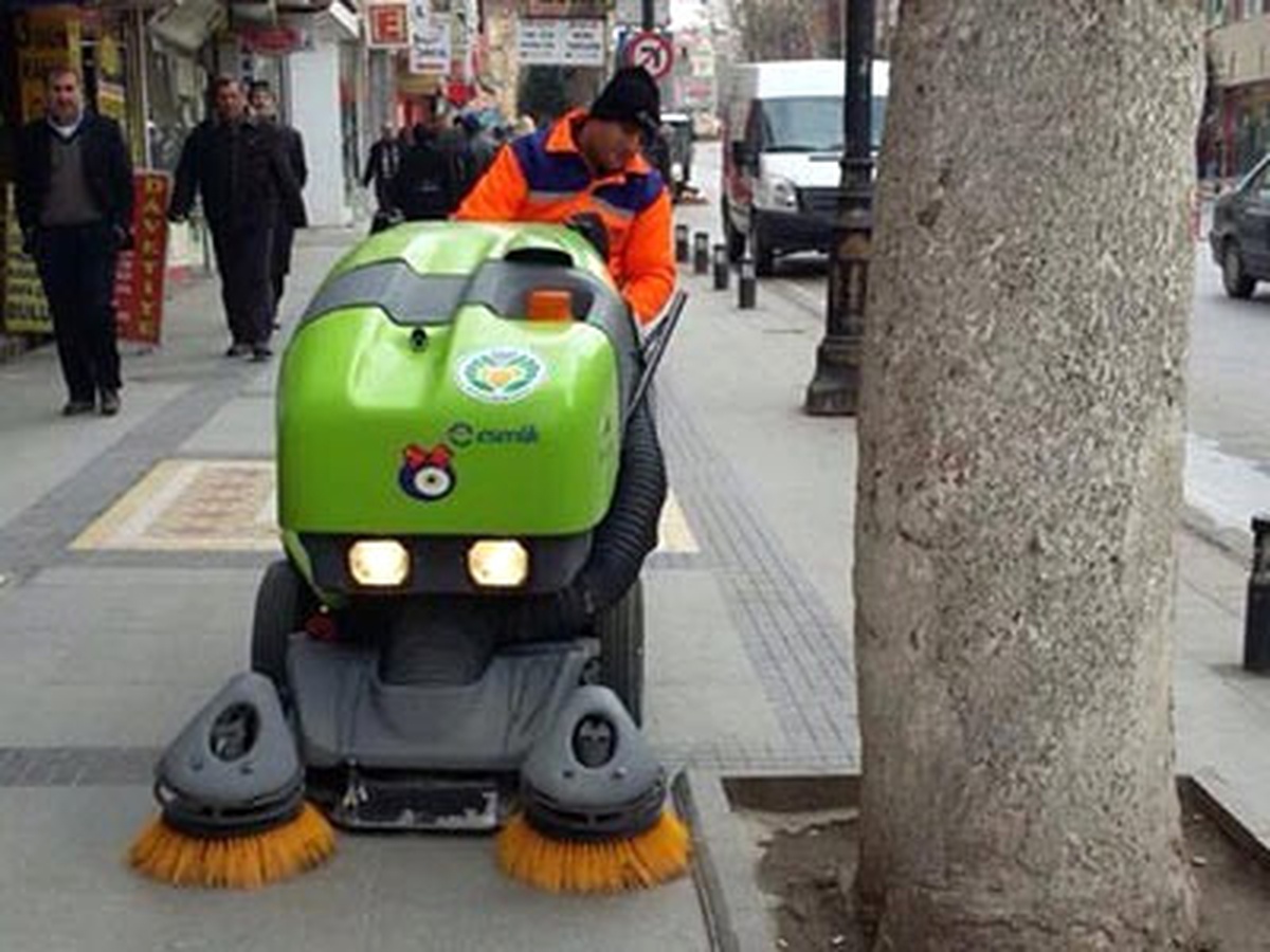 Melikgazi Sokakları Vakumlu Süpürge ile Temizlenecek