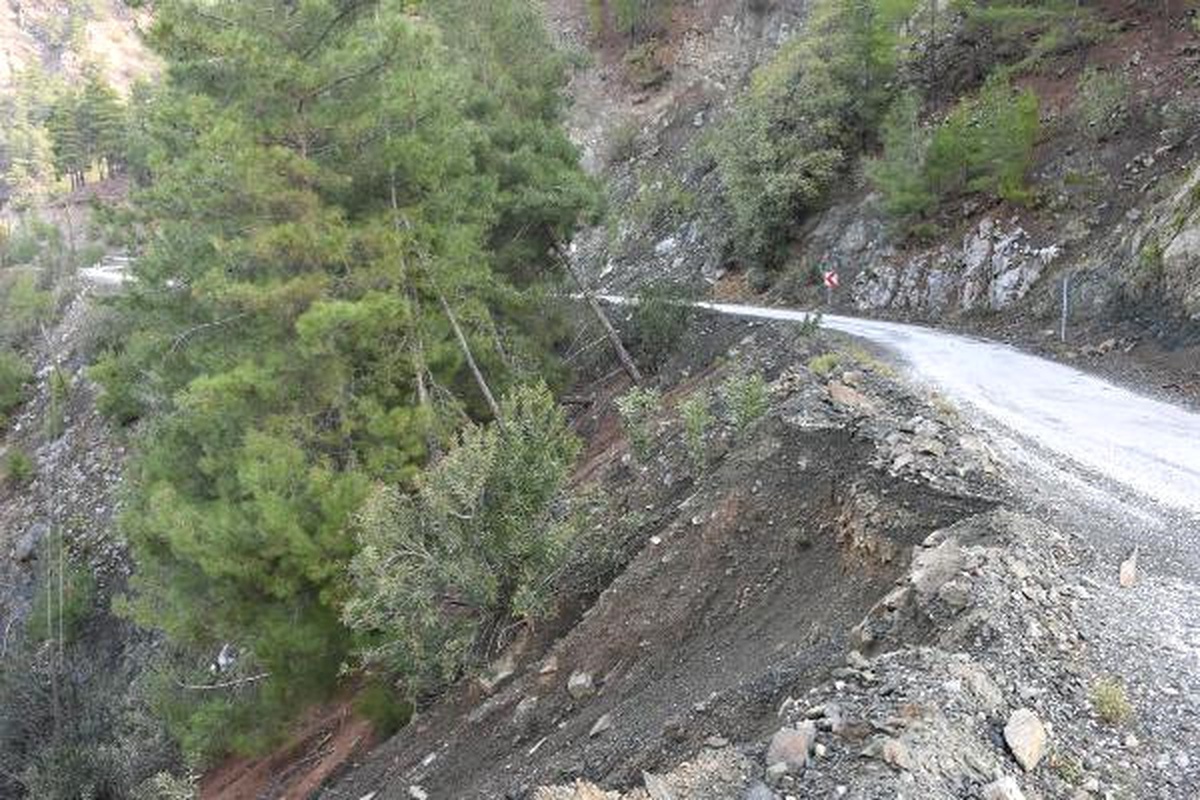 Muğla\'da Depremden Etkilenen Mahalle İçin Tahliye Kararı Bekleniyor (2)