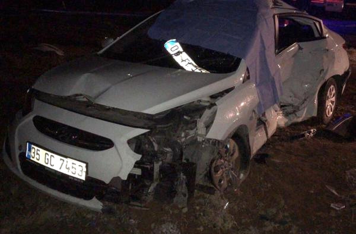 Otomobiller Çarpıştı: 1 Ölü, 3 Yaralı