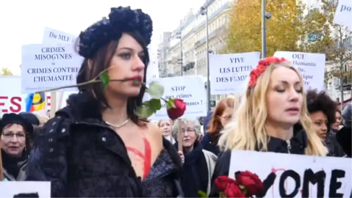 Paris\'te Kadına Yönelik Şiddet Protesto Edildi