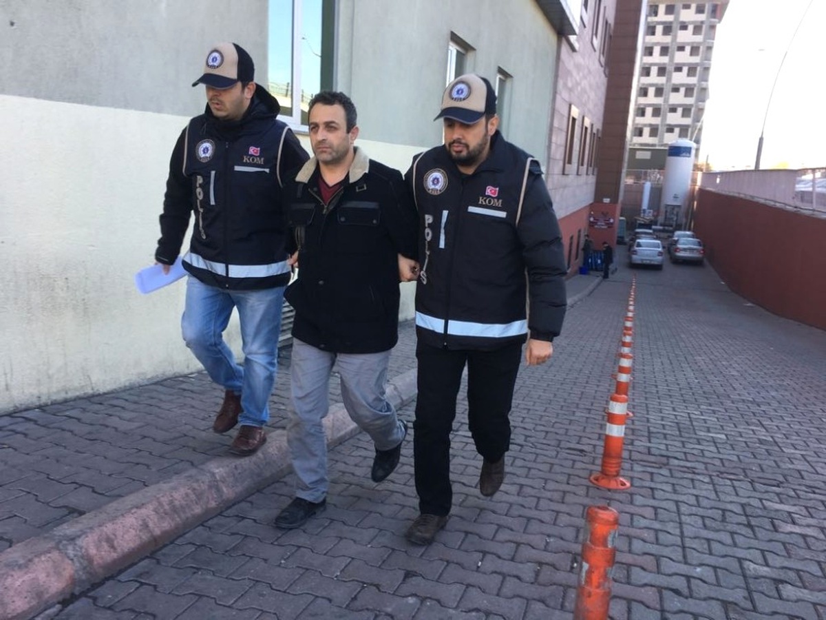 PKK Propagandası Yapan Şahıs Kaçak Sigara ile Yakalandı