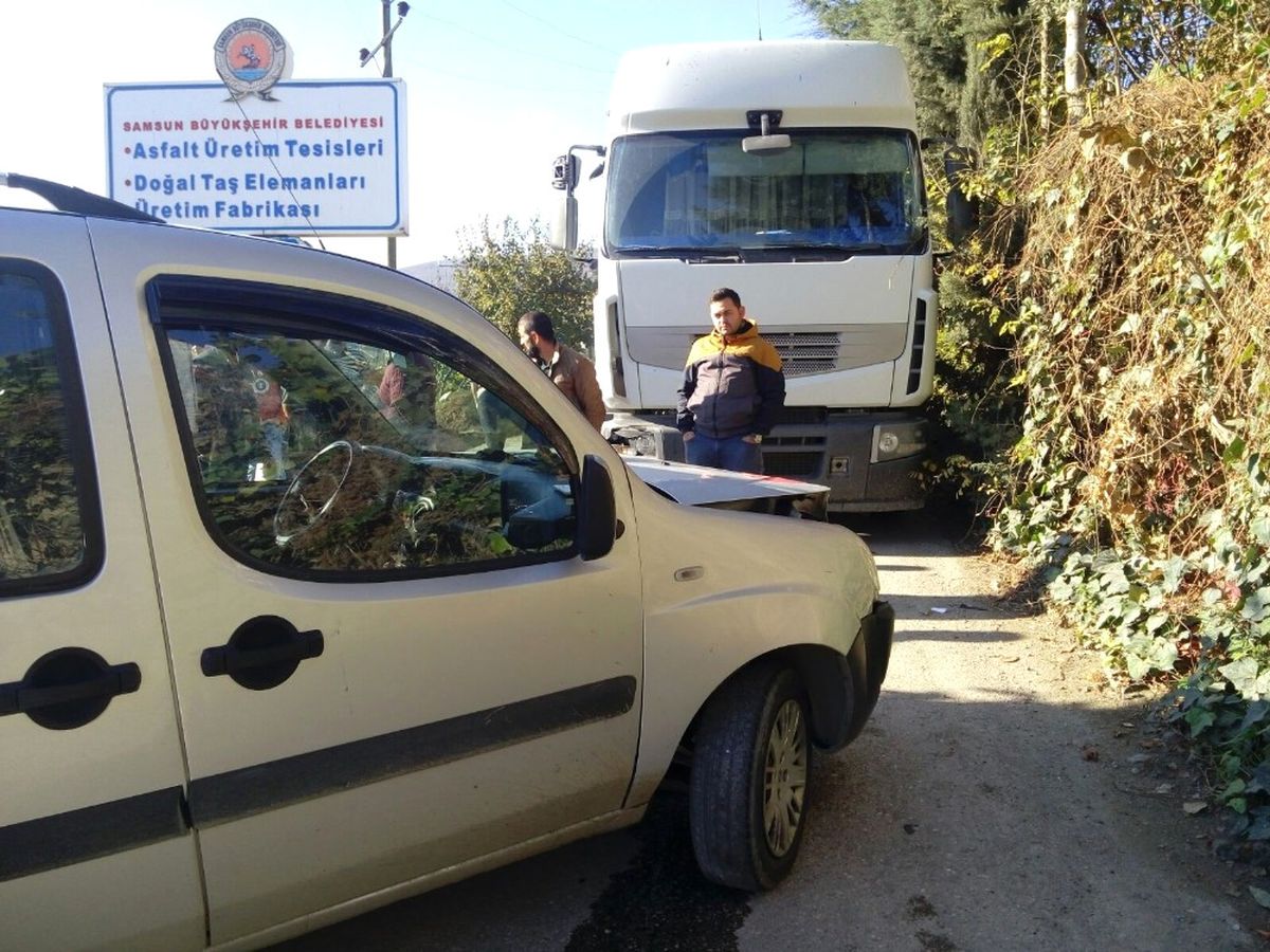 Samsun\'da Trafik Kazası: 3 Yaralı