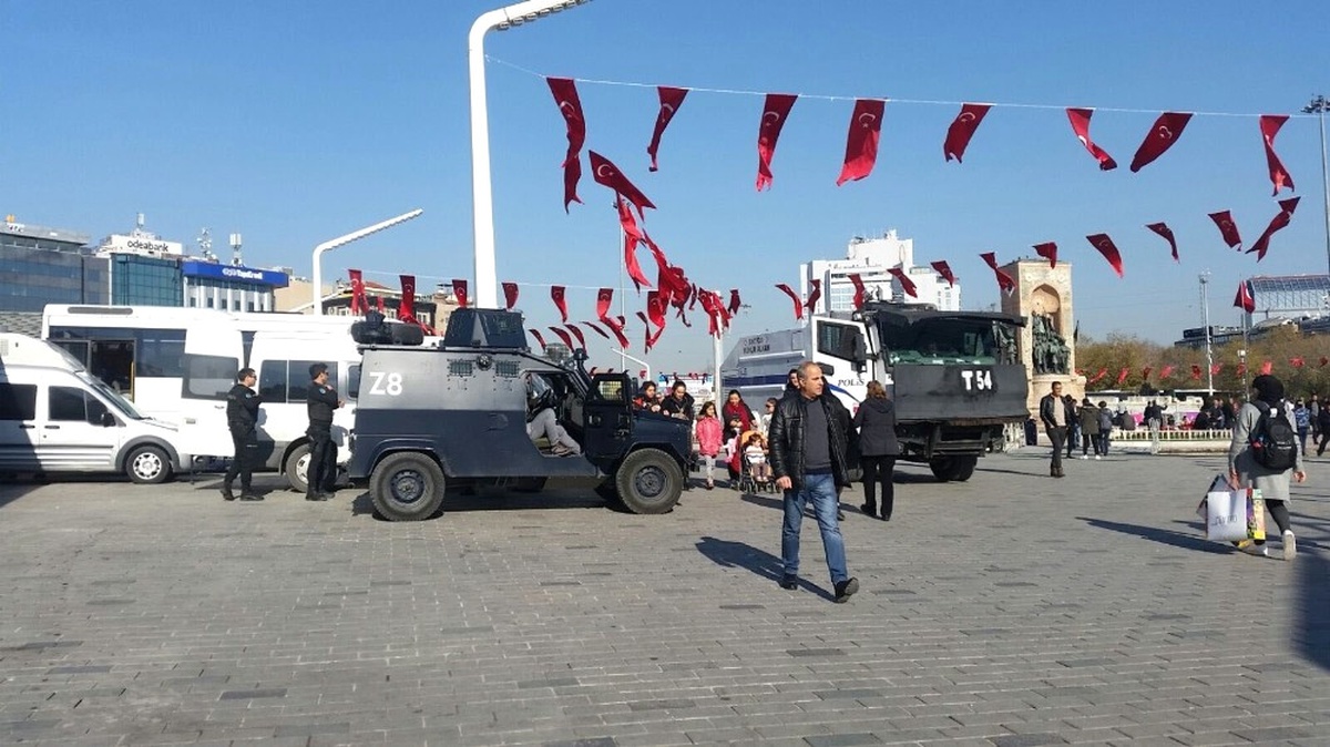 Taksim Meydanı\'nda Yoğun Güvenlik Önlemi
