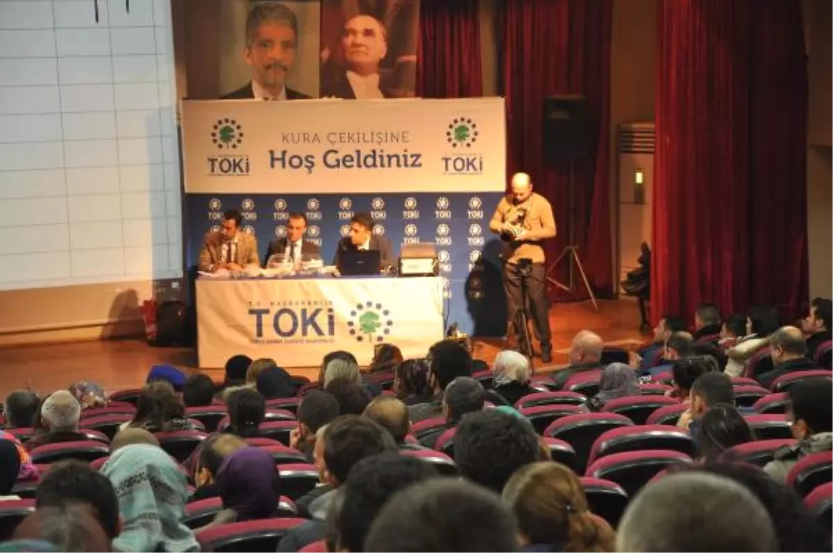 TOKİ\'den Ev Sahibi Olan Engelli Genç Büyük Sevinç  Yaşadı