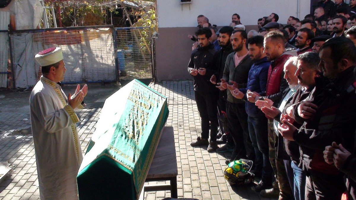 Ünlü Motosikletçi Gözyaşlarıyla Son Yolculuğuna Uğurlandı