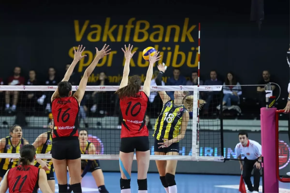 Vakıfbank, Fenerbahçe\'yi 3-1 Mağlup Etti