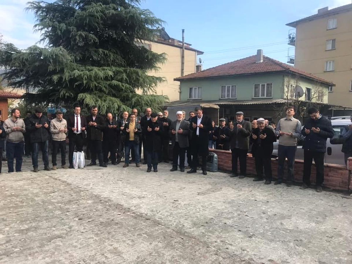 Vezirhan\'dan Umreye Gidecek Kişiler Dualarla Mukaddes Topraklara Uğurlandı