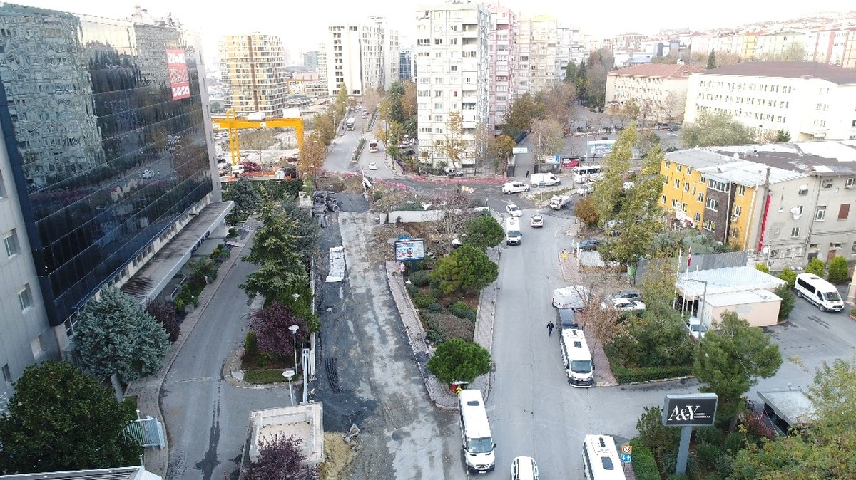 Yenibosna\'da Bitmeyen Su Borusu Çalışması Vatandaşı Canından Bezdirdi