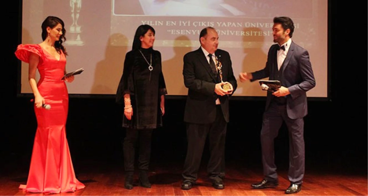 Yılın En İyi Çıkış Yapan Üniversitesi" Ödülü Esenyurt Üniversitesinin Oldu
